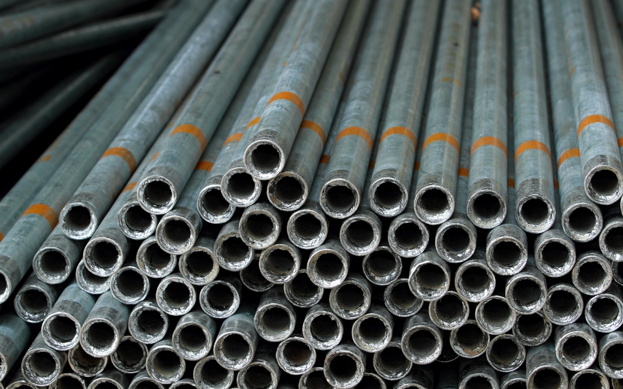 pipa stainless steel vs carbon steel